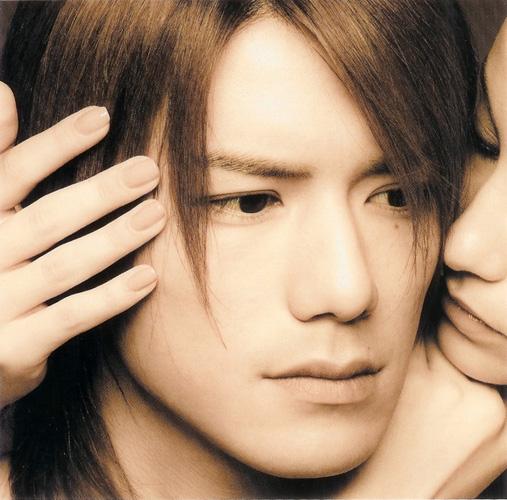 Album cover art for 愛・革命