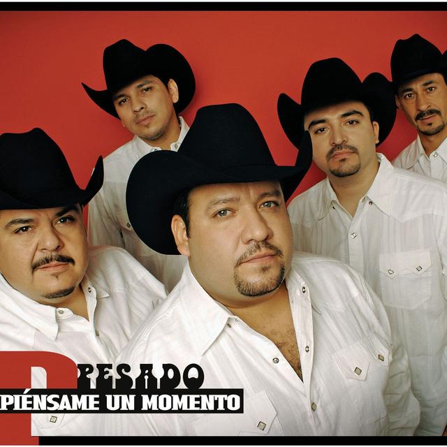 Album cover art for Piensame un momento