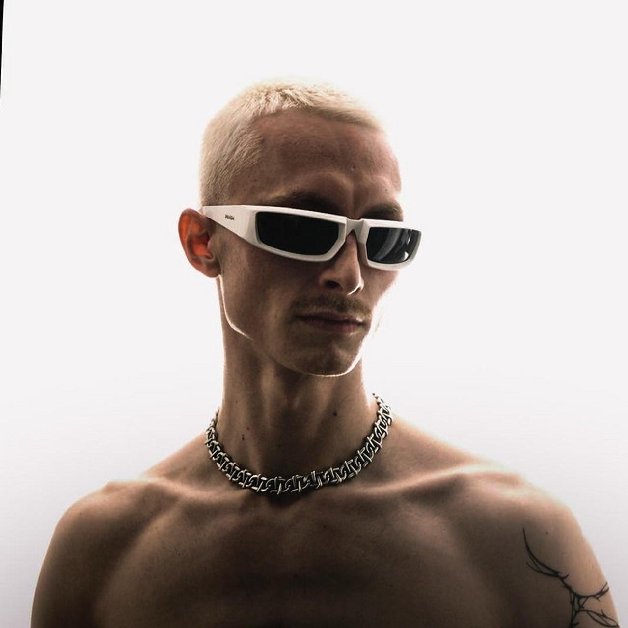 Dynamic cover art